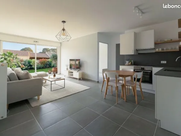 En plein centre-ville, votre appartement T2 avec jardinet + terrasse à Saint-Michel-Chef-Chef