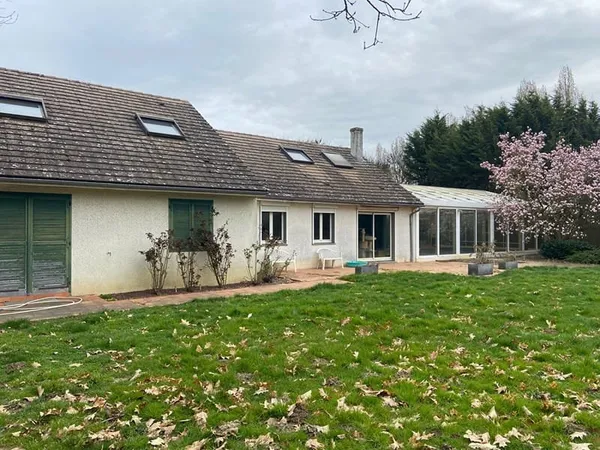 GRANDE MAISON AVEC PISCINE