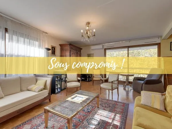 BEL APPARTEMENT 5 PIÈCES DE 139M2 EN DERNIER ÉTAGE DANS COPR
