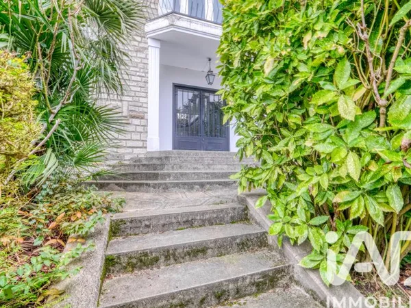 Maison 11 pièces 360 m²