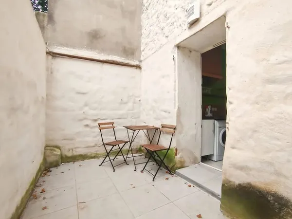 Spécial investisseur ! Studio rénové en RDC