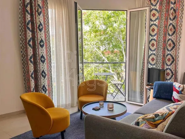 ANTIBES - Ilette : Appartement 3 pièces d'angle lumineux avec balcon