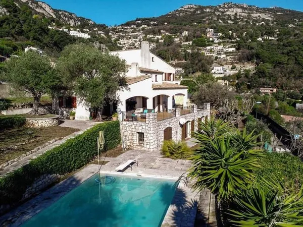 Villa 10 pièces 250 m²