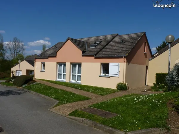 Logement T4 dans le bourg de BAZOCHES SUR HOENE