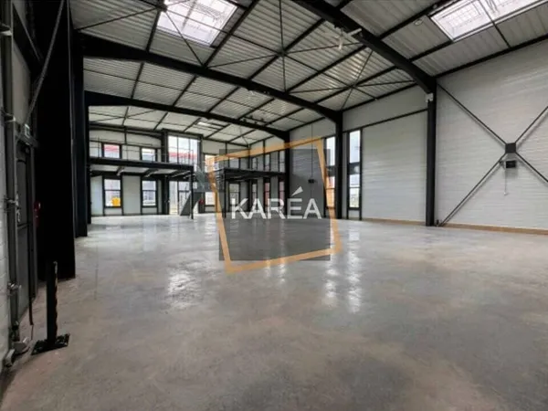 Local d'activité 954 m²