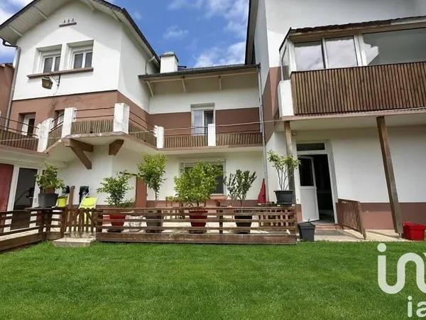 Maison 10 pièces 241 m²
