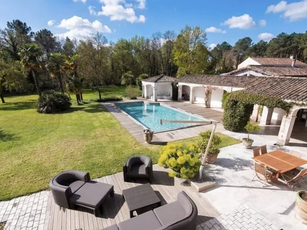 Demeure 13 pièces 466 m²