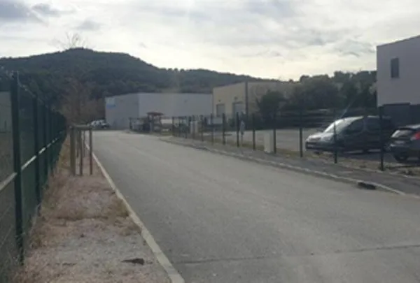 À vendre - locaux d'activité de 600 m² à Vaison-la-Romaine