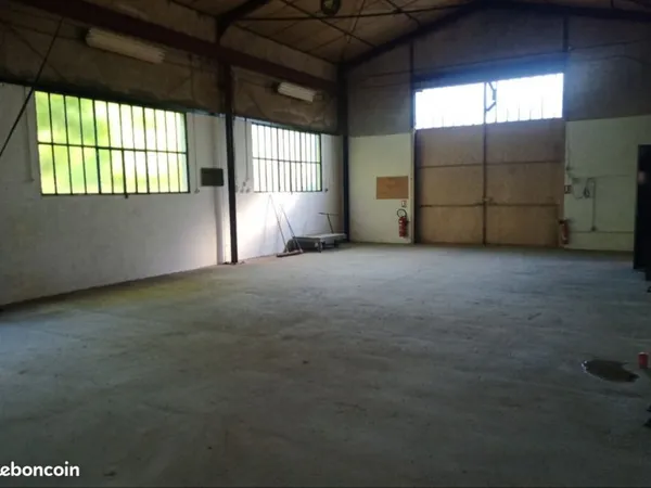 Hangar pour stockage