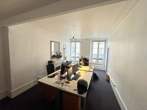 Bureaux 94 m²