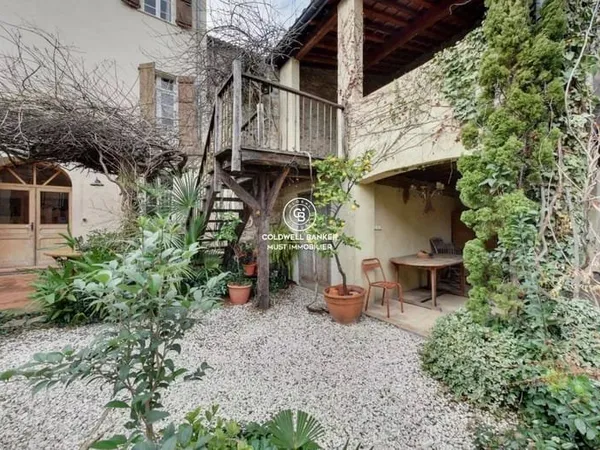 Maison de ville 13 pièces 300 m²