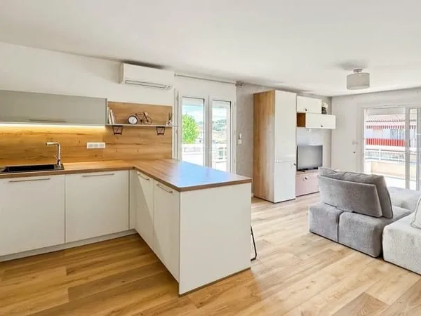 Appartement À Vendre 2 pièces lumineux avec terrasse meublé