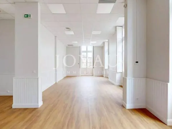Bureaux 144 m²
