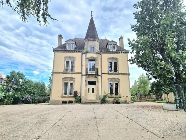 MAISON DE MAITRE