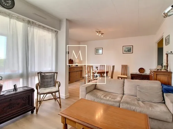 Estanove, T3 de 76 m2 avec loggia, cave et place de parking