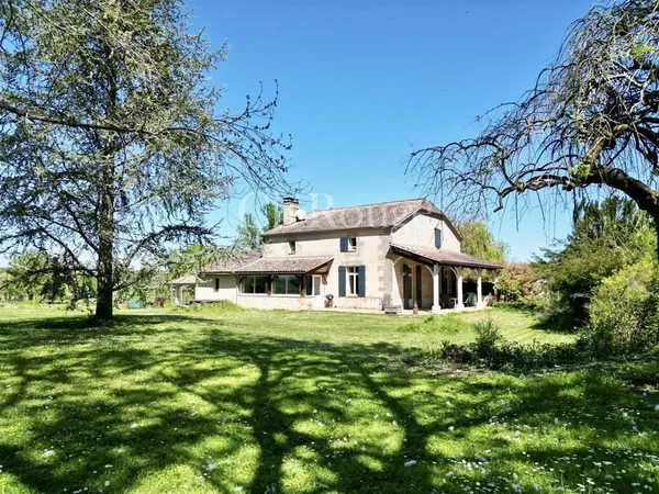Proche de Marmande Élégante Ferme Rénovée avec 4 chambres et des espaces de vie d'exception