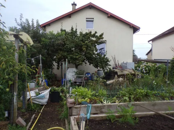 A vendre en viager à PERONNAS Maison de 104 m2