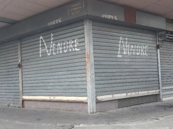 2 Magasins commerciaux