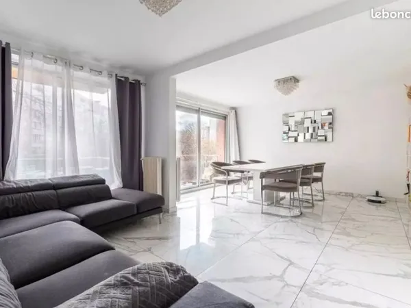 Appartement familial avec 3 balcons luminieux parking cave
