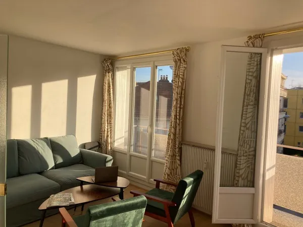 Loue Appartement meublé hyper lumineux et calme 3 chambres, grande pièce à vivre,terrasse, 74m² - Di