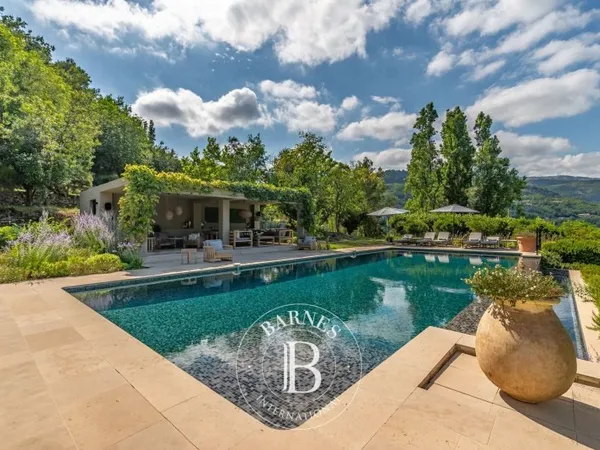 Chateauneuf, vue panoramic, piscine, 5 chambres ensuite