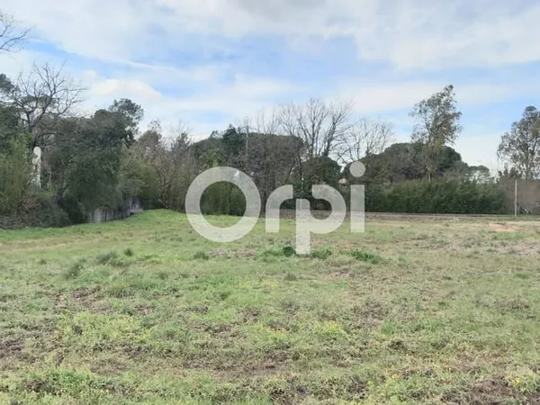 Terrain 706 m²