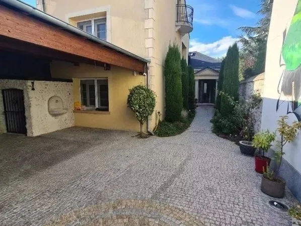 Maison 7 pièces 230 m²