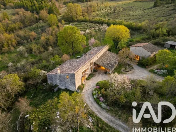 Maison 8 pièces 279 m²