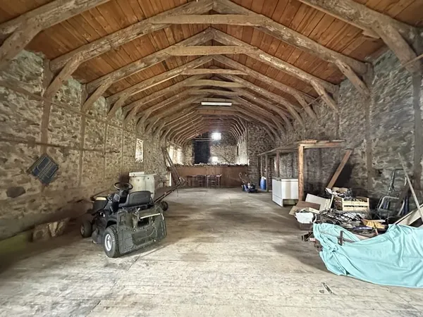 Ancienne ferme - ST HOSTIEN