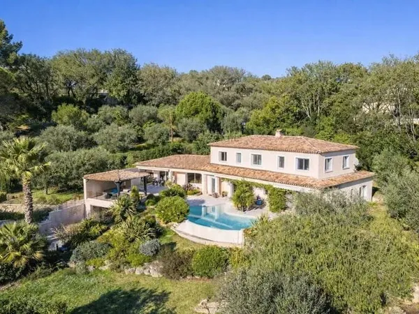 Villa 10 pièces 335 m²