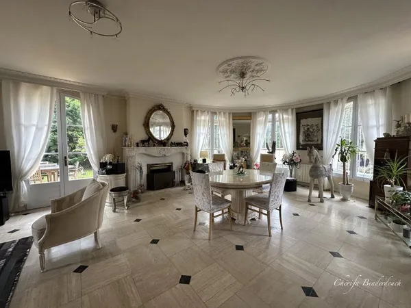Maison 10 pièces 300 m²