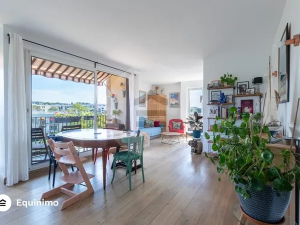 Appartement 4 pièces de 85m2, au 4ème étage, avec balcon exp