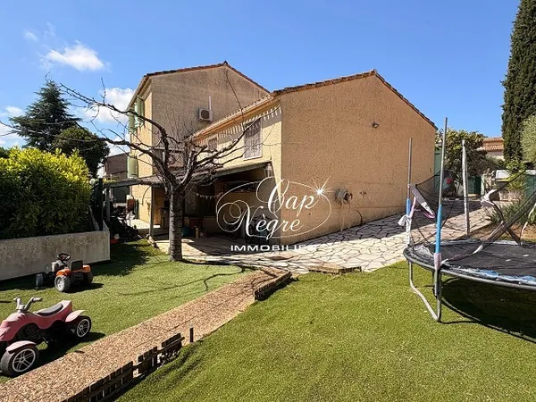 VILLA A RENOVER AVEC PISCINE et GARAGE A VENDRE AUX ARCS