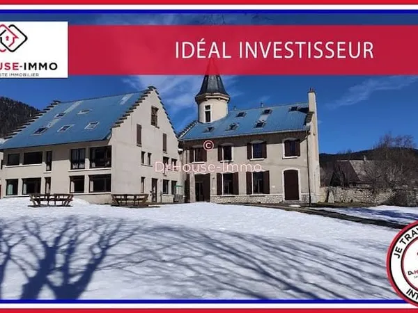 Bureaux 33 pièces 715 m²
