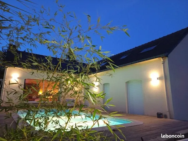 Maison individuelle, non mitoyenne et sans vis à vis, de 198 m2 +piscine+grand garage