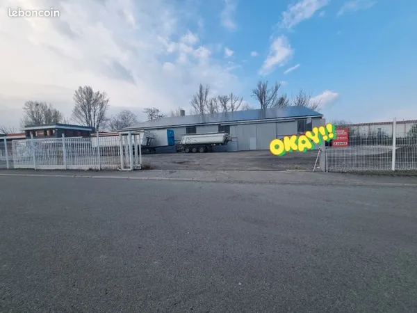 Entrepôt neuf 600 m² - Accès facile + parking - Ménétrol