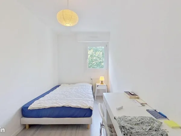 Chambre 5 pièces 90 m²