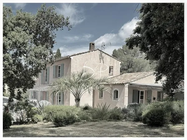 Villa La Motte 5 pièce(s) 143m2 3 chambres, garage, piscine sur 1258 M2 de terrain