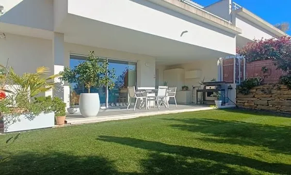 Appartement de standing en rez de jardin à Six Fours
