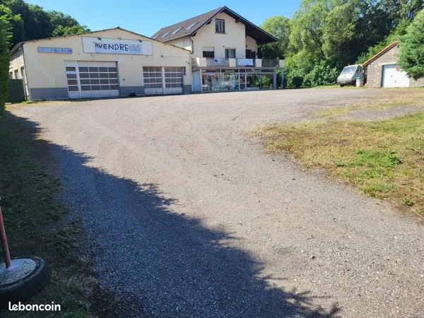 Vend maison avec local commercial