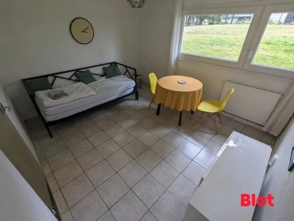 À LOUER - T1 MEUBLÉ - 22,61M² - À RENNES - Square de Varsovie - 542€ CC