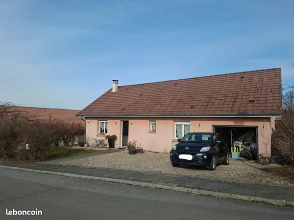 Maison plain-pied 88m2 , 3 chambres , 682m2 terrain. Commune Tarcenay/Foucherans , quartier Tarcenay