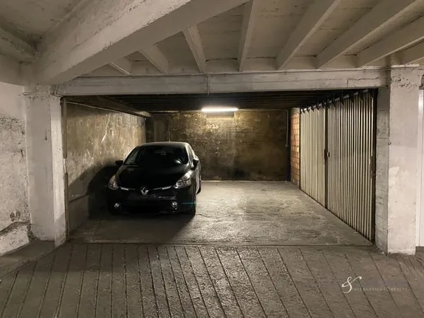 Emplacement de parking rue Caroline
