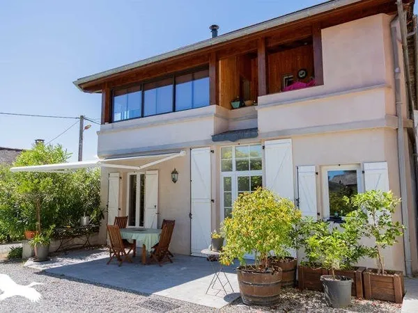 Villa de 9 pièces principales