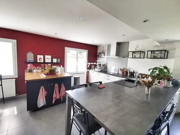 MAISON 9 PIECES 223M², PISCINE ET PARC ARBORE