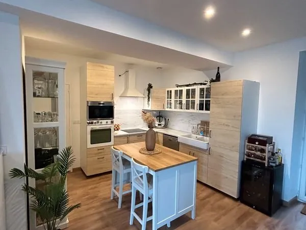 Superbe appartement meublé 120 m² - Centre-ville - Cour privative