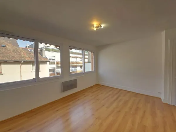 Grand appartement traversant de 108m2