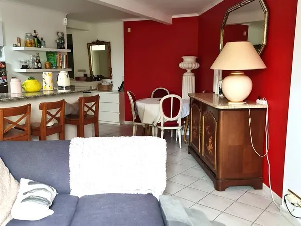Beau 4 pièces, terrasse, rue Arson