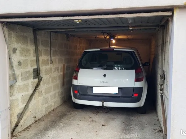 Garage Box Individuel avec porte électrique + électricité + éclairage