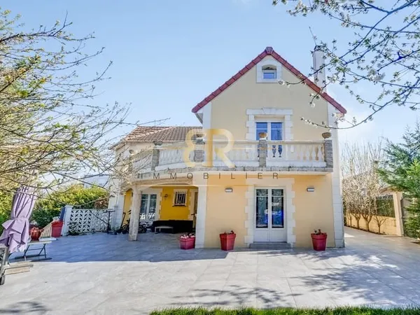 NOISY-LE-SEC MAISON FAMILIALE 11 PIÈCES AVEC JARDIN, TERRA